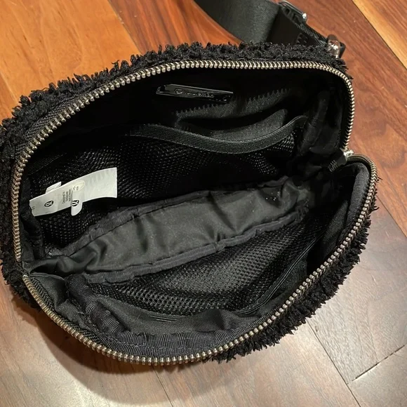 Lululemon Everywhere Fleece Belt Bag - Picture 5 of 5